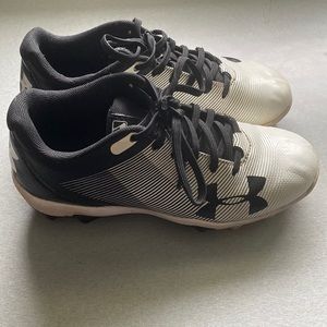Youth under armour baseball/softball cleats